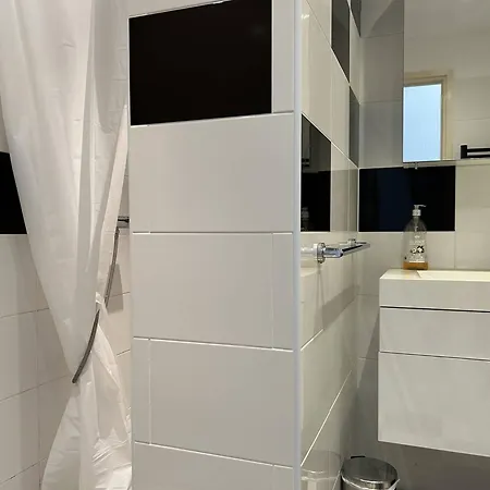 3 Pieces 4 Couchages Avec Parking Au Lavandou - Fr-1-251-316 *