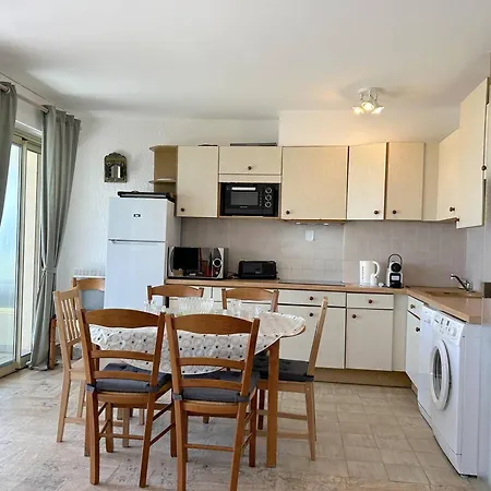 Appartement 3 Pieces 4 Couchages Avec Parking Au Lavandou - Fr-1-251-316