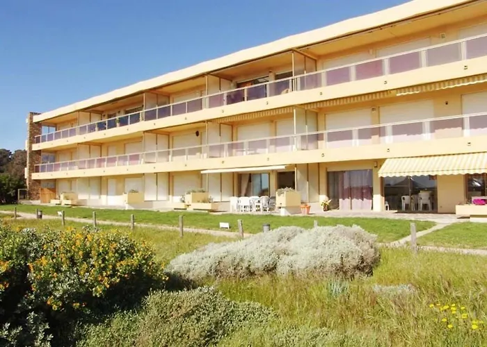 3 Pieces 4 Couchages Avec Parking Au Lavandou - Fr-1-251-316 Lägenhet *