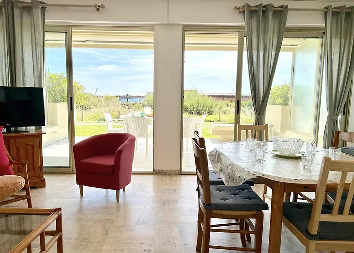 3 Pieces 4 Couchages Avec Parking Au Lavandou - Fr-1-251-316 Lägenhet