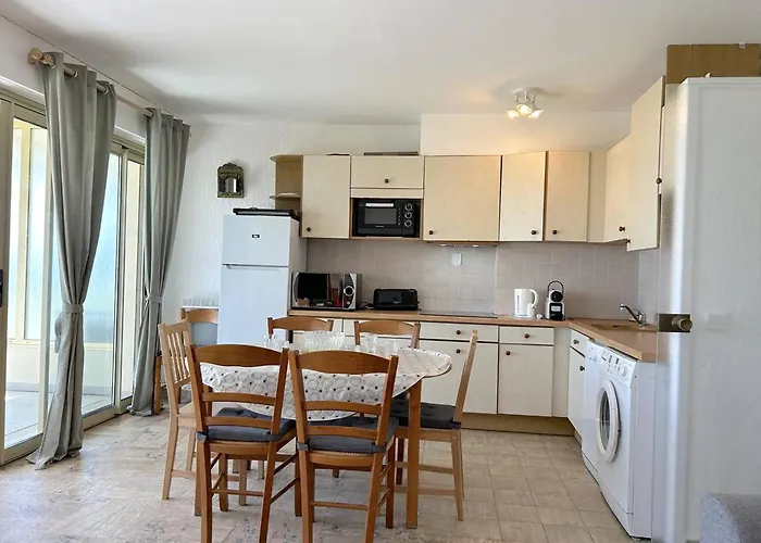 Lägenhet 3 Pieces 4 Couchages Avec Parking Au Lavandou - Fr-1-251-316